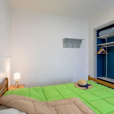 Camping Confortable De 2 Avec Terrasse à - Api-1-52-1242 Maché