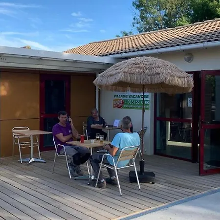 Camping Confortable De 2 Avec Terrasse à - Api-1-52-1242 Maché